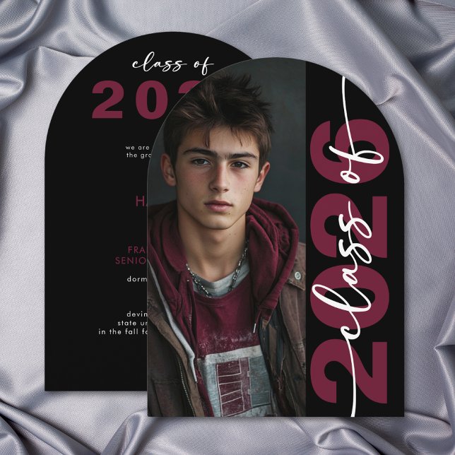 Faire-part de remise de diplôme en typographie mod (Modern Burgundy Typography Arch Grad Announcement)