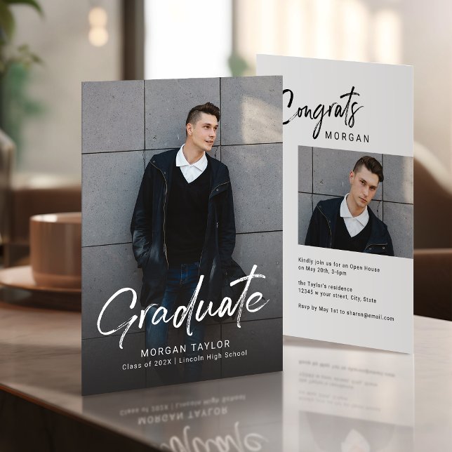 Faire-part de remise de diplôme photo décontracté  (Modern Script Casual Photo Graduation Announcement)