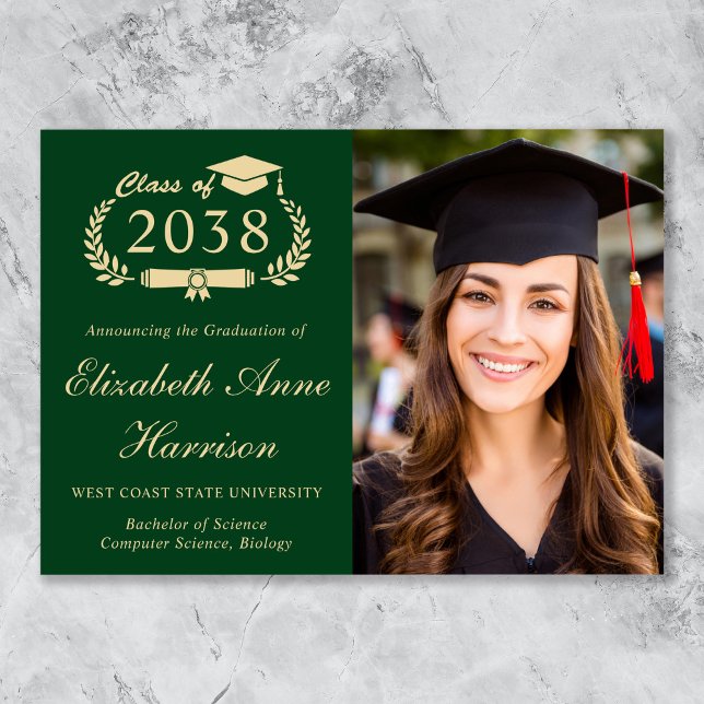 Faire-part de remise de diplôme universitaire vert (Elegant Script Photo Green Gold College Graduation Announcement)