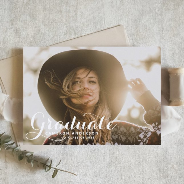 Faire-part de remise de diplômes avec photo et sup (Customizable photo graduation invitation featuring modern calligraphy photo overlay. )