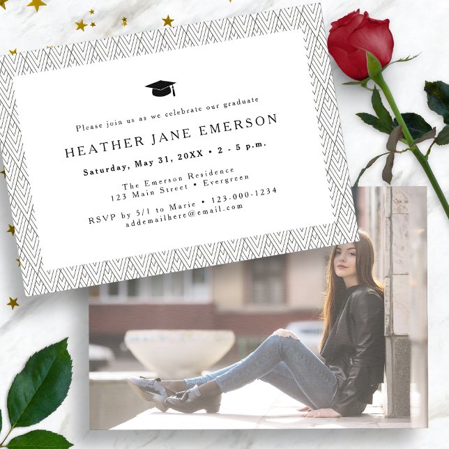 Faire-part de remise des diplômes noir et blanc (Black and White Photo Graduation Invitation by Painted Paperie
)