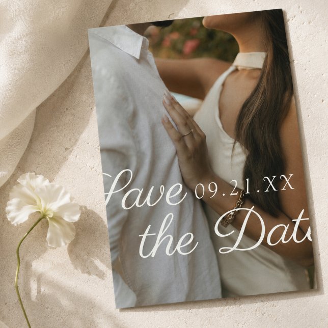Faire-part de rendez-vous photo de style éditorial (Modern Editorial Script Photo Save the Date
)