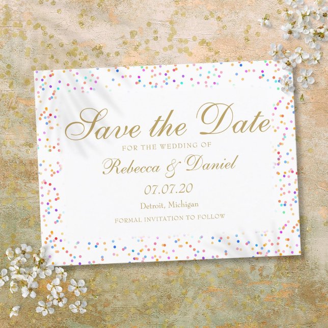 Faire-part de sauvegarde de script or Confetti Arc (Rainbow Confetti Gold Script Save the Date Announcement Postcard)