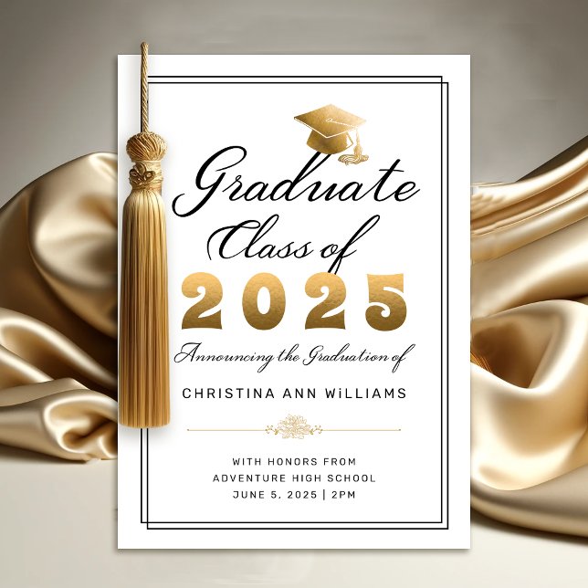 Faire-part Diplômé de la promotion 2025 élégant or blanc écri (Elegant White Gold Script Graduation Announcement)