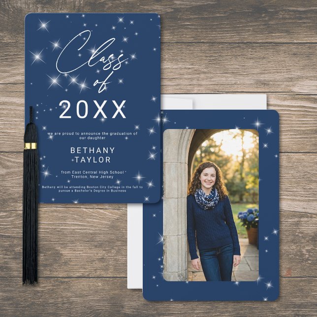 Faire-part Diplôme Moderne Bleu Nuit et Blanc avec Éclat (Modern Navy Blue & White Sparkle Graduation Announcement)