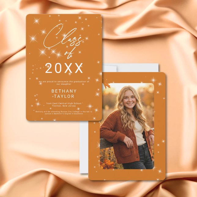 Faire-part Diplôme Moderne Orange et Blanc Étincelant (Modern Orange & White Sparkle Graduation Announcement)