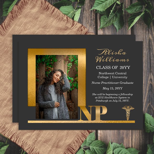 Faire-part Diplômée praticienne infirmière Or Graphite Élégan (Elegant graphite and gold NP graduation announcement with modern photo layout)