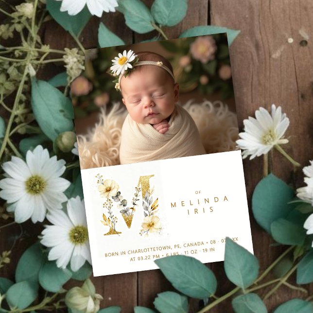 Faire-part Dreamy Floral M Initial Gold Glitter Newborn (Dreamy Romantic Floral M Initial in Gold Glitter Effect for Newborn Photo Announcement Card Design. )