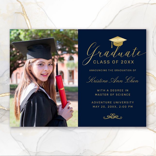 Faire-part Élégant Blue Gold Formal Script Photo Graduation (Elegant Navy Blue Gold Calligraphy Photo Graduation Announcement)