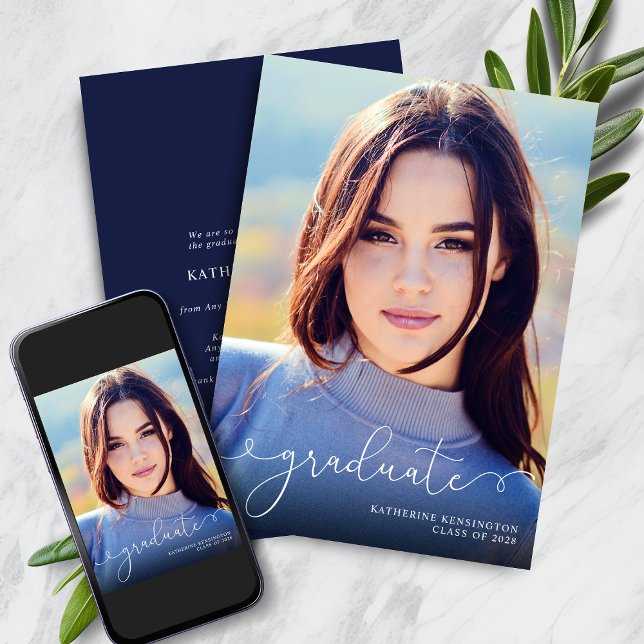 Faire-part Élégant Script Photo Marine Blue Graduation (Elegant Script Photo Navy Blue Graduation Announcement with Instant Download)