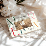 Faire-part Élégante typographie moderne colorée de Noël<br><div class="desc">Moderne élégante minima typographie graphique joyeux carte chritsmas. Faisant partie d'une audacieuse collection de vacances colorées.</div>
