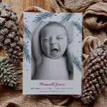 Faire-part Feuilles de pin de vacances et baies Multi Photo N<br><div class="desc">Carte de modèle Whimsical avec illustration festive de feuilles de pins à baies rouges. Il y a 4 photos de votre nouveau-né qui peuvent être ajoutées sur cette carte (avant et arrière). Carte de Noël parfaite pour annoncer l'arrivée de votre nouveau bébé avec ses statistiques de naissance. Idéal pour le...</div>