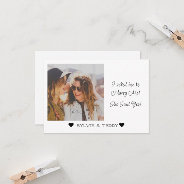 Faire-part Fiançailles Lesbian Couple (Devant/Arrière en situation)