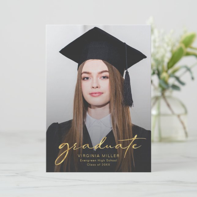 Faire-part Graduation avec script de photo moderne pour diplô (Debout devant)
