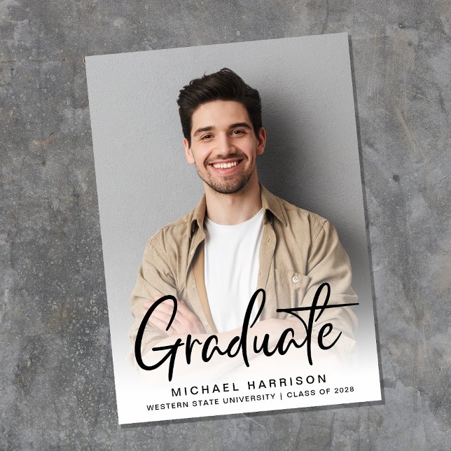 Faire-part Graduation de la photo de script moderne (A modern photo collage graduation announcement to celebrate the graduate's achievements)