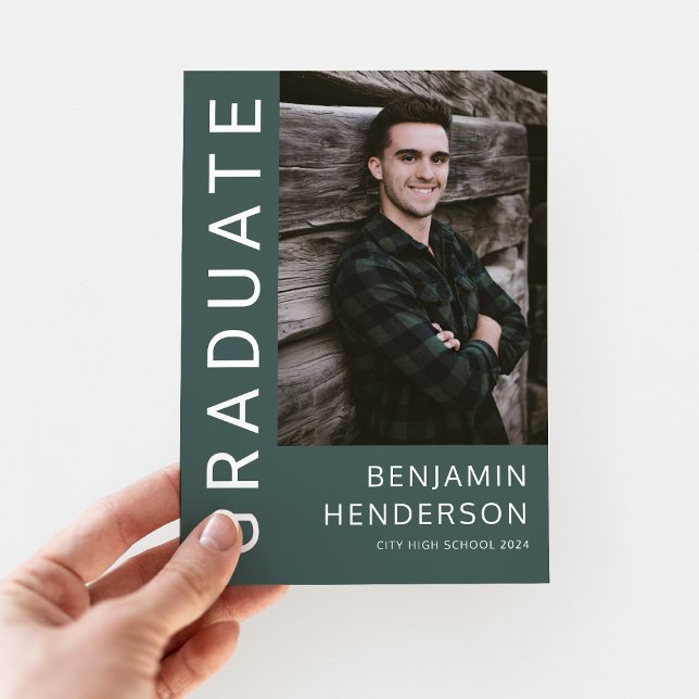 Faire-part Graduation de la photo verte moderne (Modern Green Photo Graduation Announcement Card.)