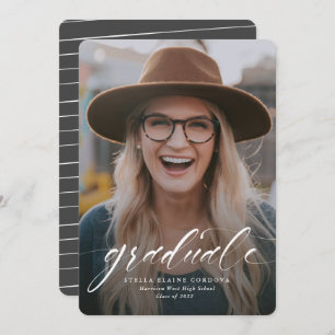 Faire-part gris simple script diplômé avec une pho