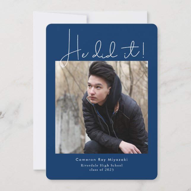 Faire-part Il L'A Fait Moderne Graduation Photo (Devant)