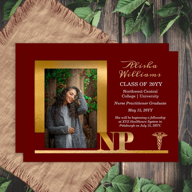 Faire-part Infirmière praticienne élégante marron or NP (Elegant maroon and gold NP graduation announcement with modern photo layout)