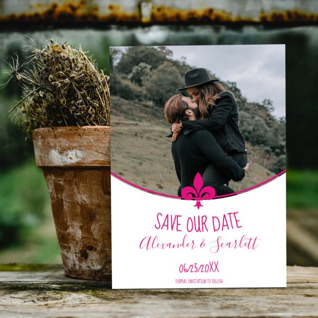 Faire-part Magenta Fleur de Lis Photo Enregistrer La Date (Magenta Fleur de Lis Photo Save the Date)