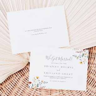 Faire-part Mariage en fuite dans un jardin coloré de fleurs s