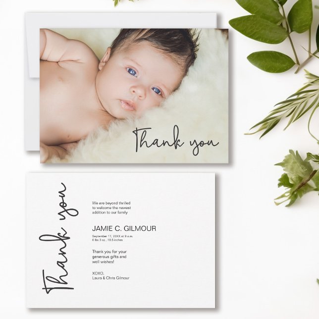 Faire-part Merci photo bébé simple Script de naissance (Thank you and birth announcement baby photo card. Modern and trendy typography.)