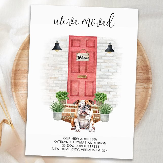 Faire-part Nous avons déplacé l'anglais Bulldog Red Door Dog  (Créateur téléchargé)
