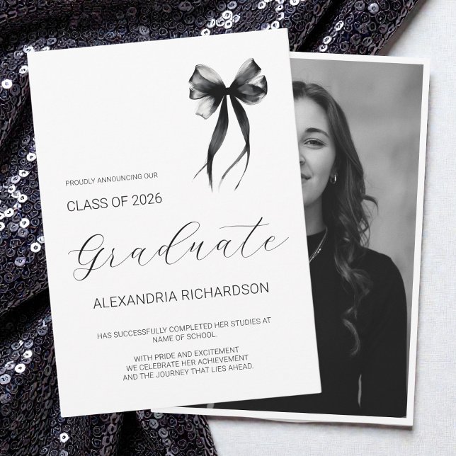 Faire-part Photo de remise de diplôme avec un simple nœud noi (Modern Black and White Simple Bow Photo Graduation Announcement)