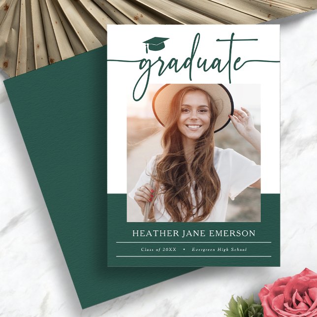 Faire-part Remise de diplômes verte moderne (Green Modern Photo Graduation Announcement by Painted Paperie
)