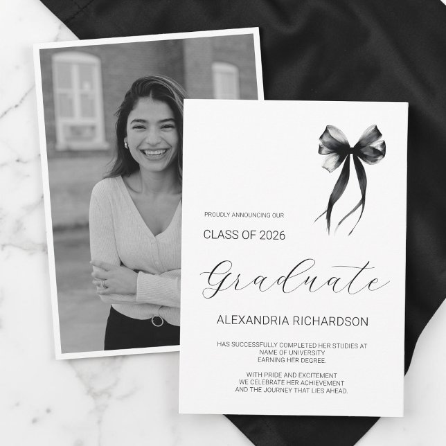 Faire-part Simple Photo de Diplômé Moderne en Noir et Blanc a (Simple Black and White Modern Bow Photo Graduation Announcement)