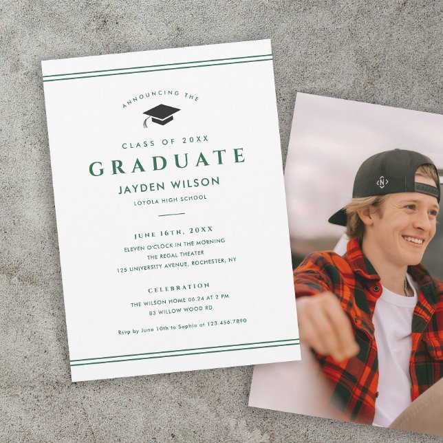 Faire-part Simple Photo de remise des diplômes Vert et Blanc  (Green and white photo graduation announcements.)