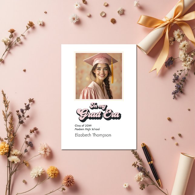 Faire-part Trendy In My Grad Era Graduation Photo (Trendy In My Grad Era Graduation Photo Announcement)