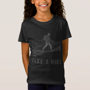 Faites une randonnée en T-shirt blanc