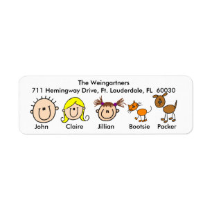 Famille avec des étiquettes de adresse de chien e