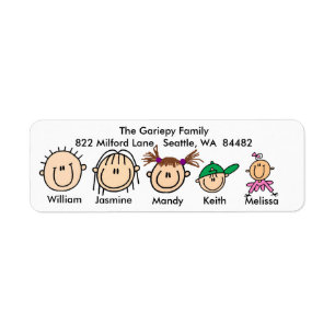 Famille avec trois étiquettes de adresse d'enfant