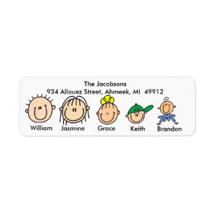 Famille avec trois étiquettes de adresse d'enfant