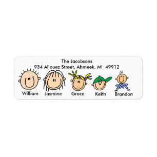 Famille avec trois étiquettes de adresse d'enfant