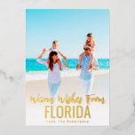Family Beach Photo Carte de Noël Gold Foil State<br><div class="desc">Envoyez des souhaits chaleureux personnalisés sur cette carte de Noël de plage de votre endroit préféré ! Vous voulez un carte photo de famille pour les vacances qui est à la fois amusant et festif? Cette véritable feuille d'or design moderne rétro travaille Floride à Hawaii, Californie à Maine! Vous pouvez...</div>