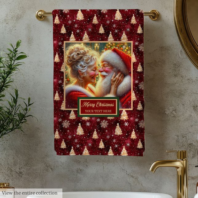 Fancy Mr et Mme Claus Christmas Guest Towel (Fancy Mr. and Mrs. Claus Christmas Guest Towel)