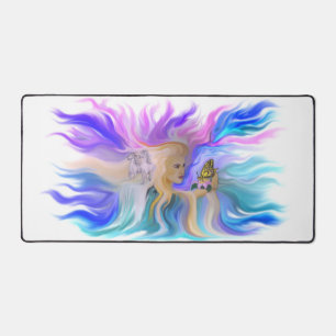Femme avec cheval et papillon