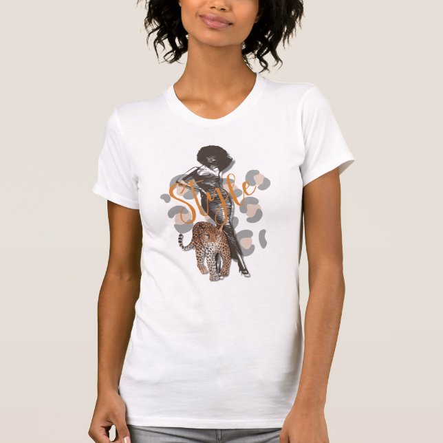 Femme avec T-shirt Afro & léopard (Devant)