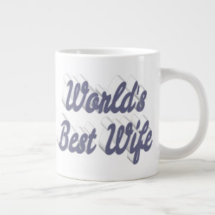 Femme avec tasse de café géante à mi-texte gris