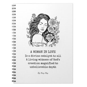 Femme blanche et blanche avec journal de carnet ro