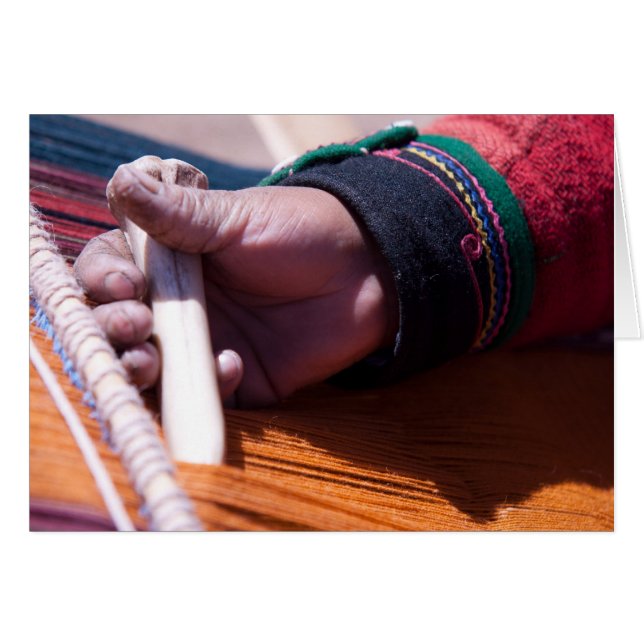 Femme de Chincheros faisant le fil 3 d'alpaga (Devant horizontal)