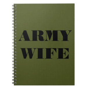 Femme de l'armée carnet