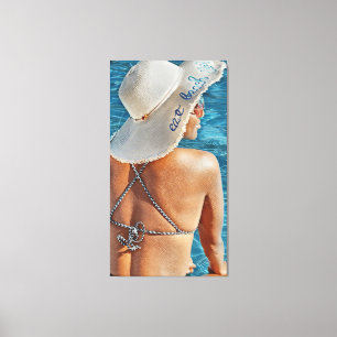Femme en Casquette à la piscine grande toile