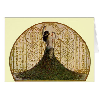 Femme en jupe de paon