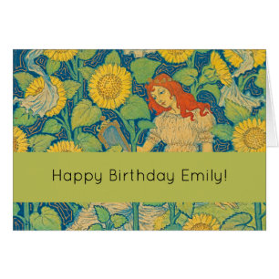 Femme-fille de fleurs dans le jardin de tournesol