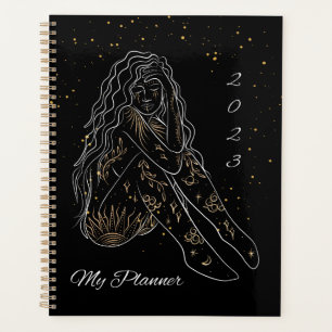 Femme mystique dorée et noire