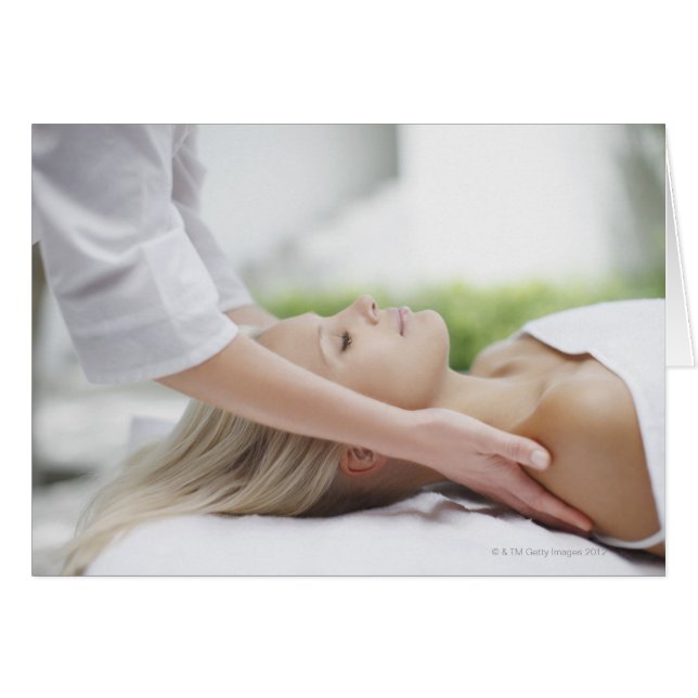 Femme recevant un massage (Devant horizontal)